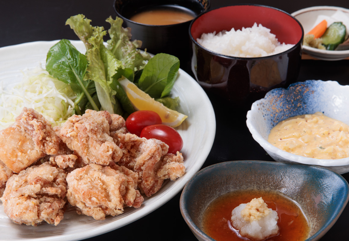 ≪名物≫ 若鶏の唐揚げ定食